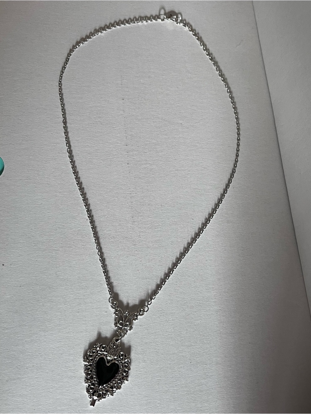 🖤 Gothic Silver Heart Pendant Necklace – Black Stone Center